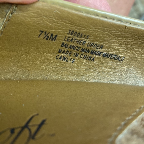 Euro soft pumps Womens Leather wood like heel office career Event Size 7.5 M - Picture 10 of 10